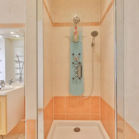 Le D'agnes מונסטר